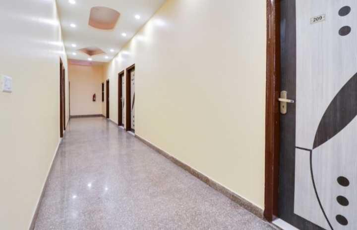 Hotel O Jas Inn Near Star Mall غورغاون المظهر الخارجي الصورة